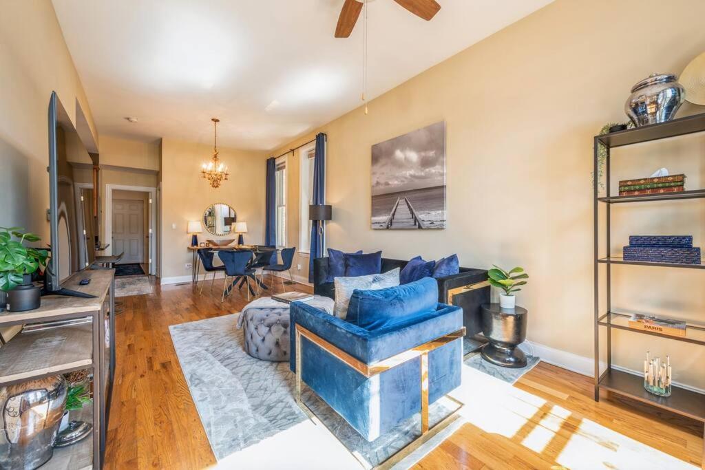 Lovely 2 Bed 3 Miles From Dt W Free Parking Chicago Exterior photo