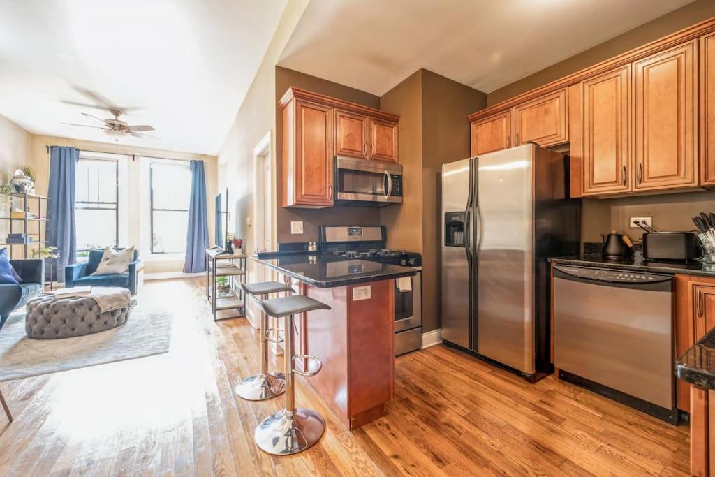 Lovely 2 Bed 3 Miles From Dt W Free Parking Chicago Exterior photo